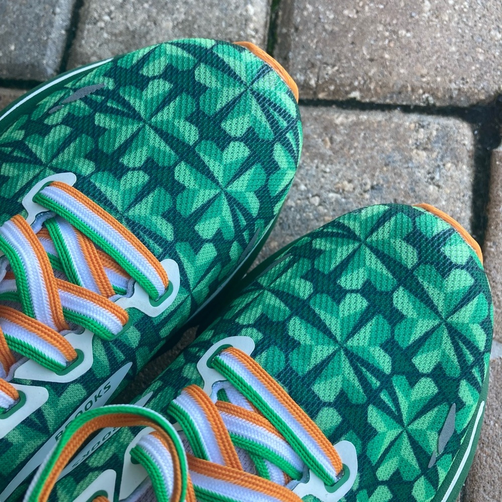 Brooks Run Lucky Gosht 15 Woman’s size 6 St Patrick’s celebration - Picture 4 of 8